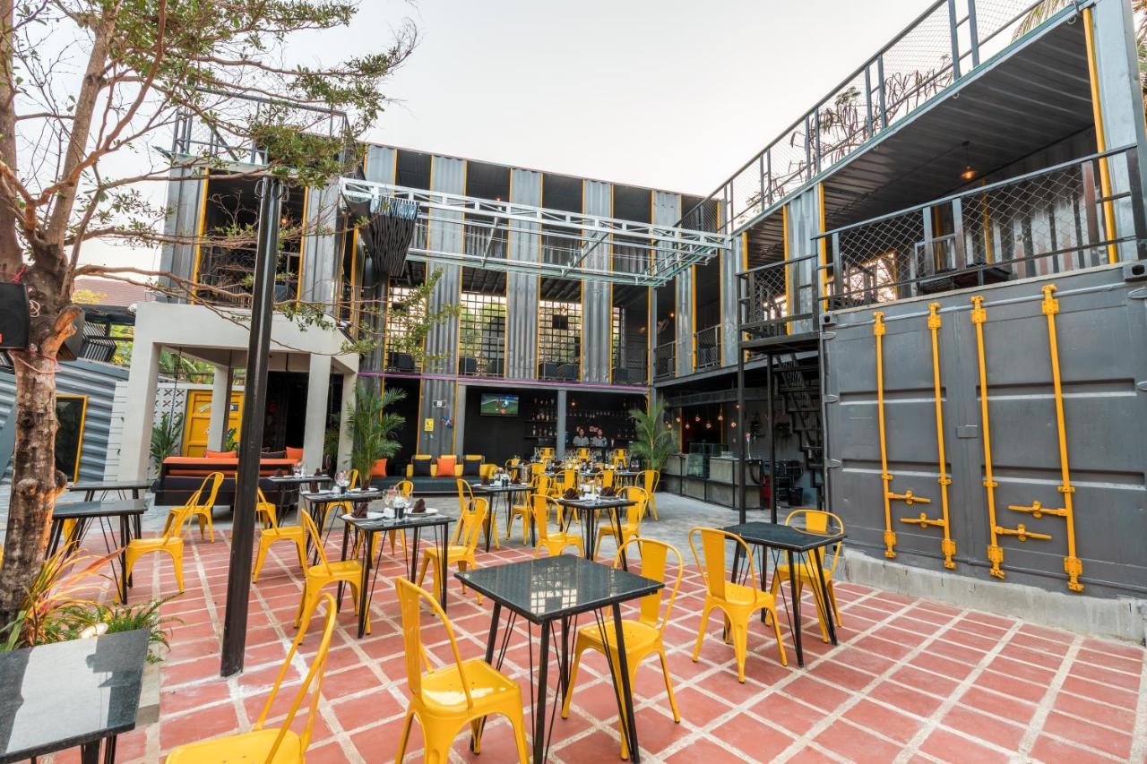 White Rabbit Hostel Сіємреап Екстер'єр фото