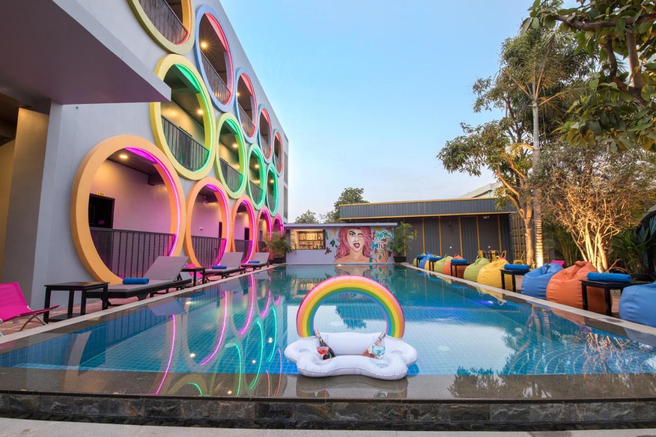 White Rabbit Hostel Сіємреап Екстер'єр фото