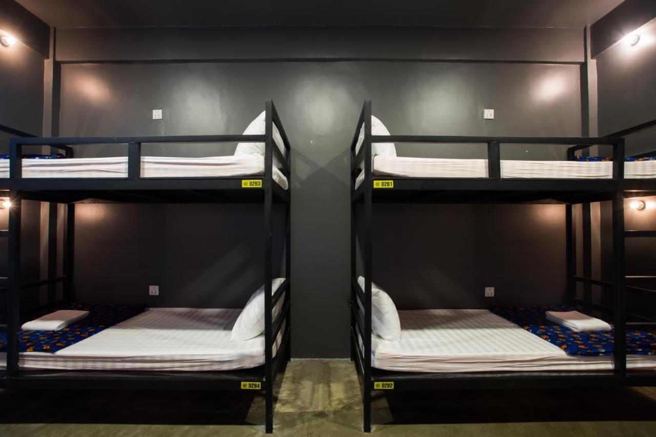 White Rabbit Hostel Сіємреап Екстер'єр фото