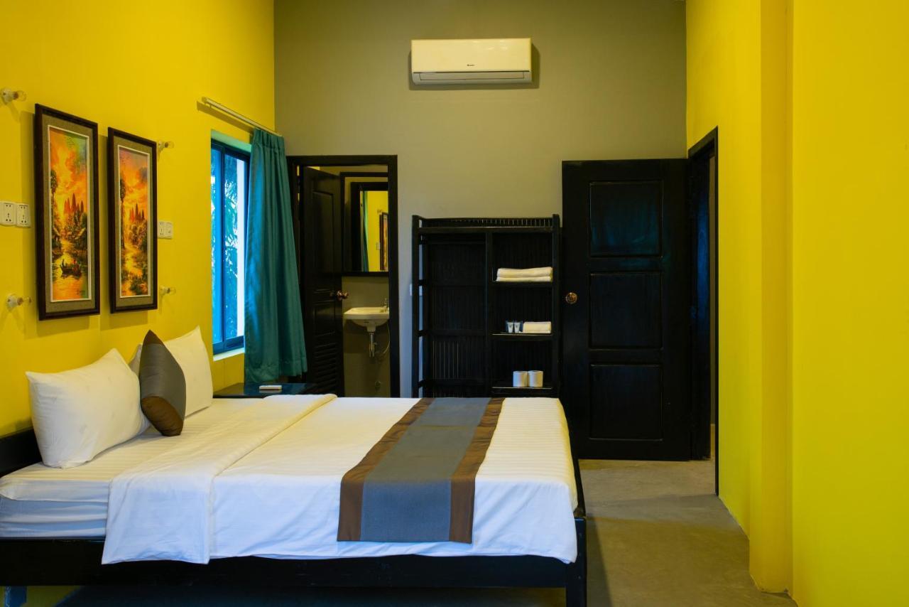 White Rabbit Hostel Сіємреап Екстер'єр фото