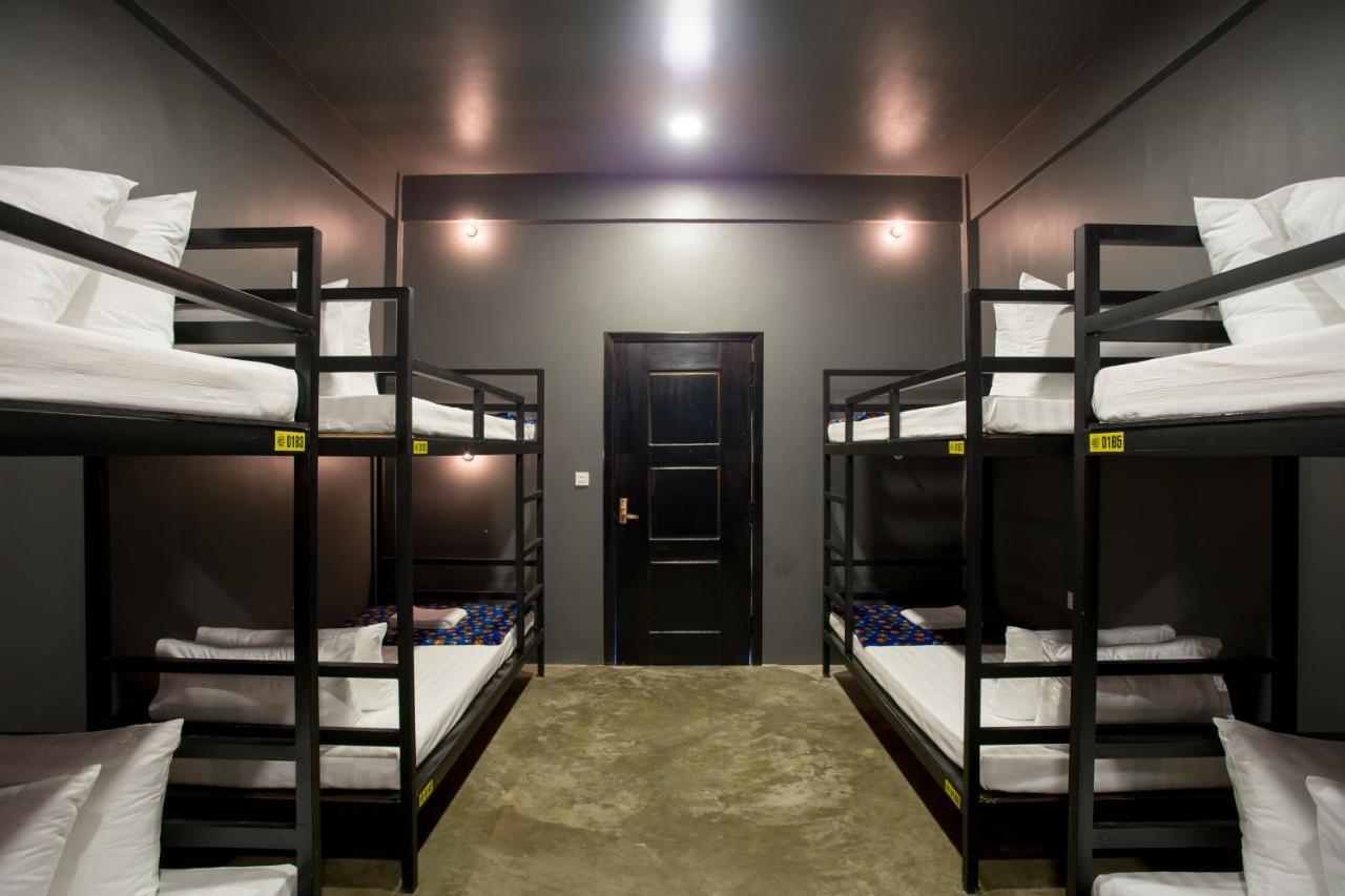 White Rabbit Hostel Сіємреап Екстер'єр фото