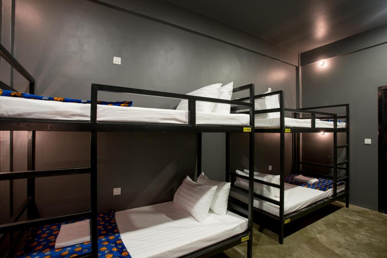 White Rabbit Hostel Сіємреап Екстер'єр фото